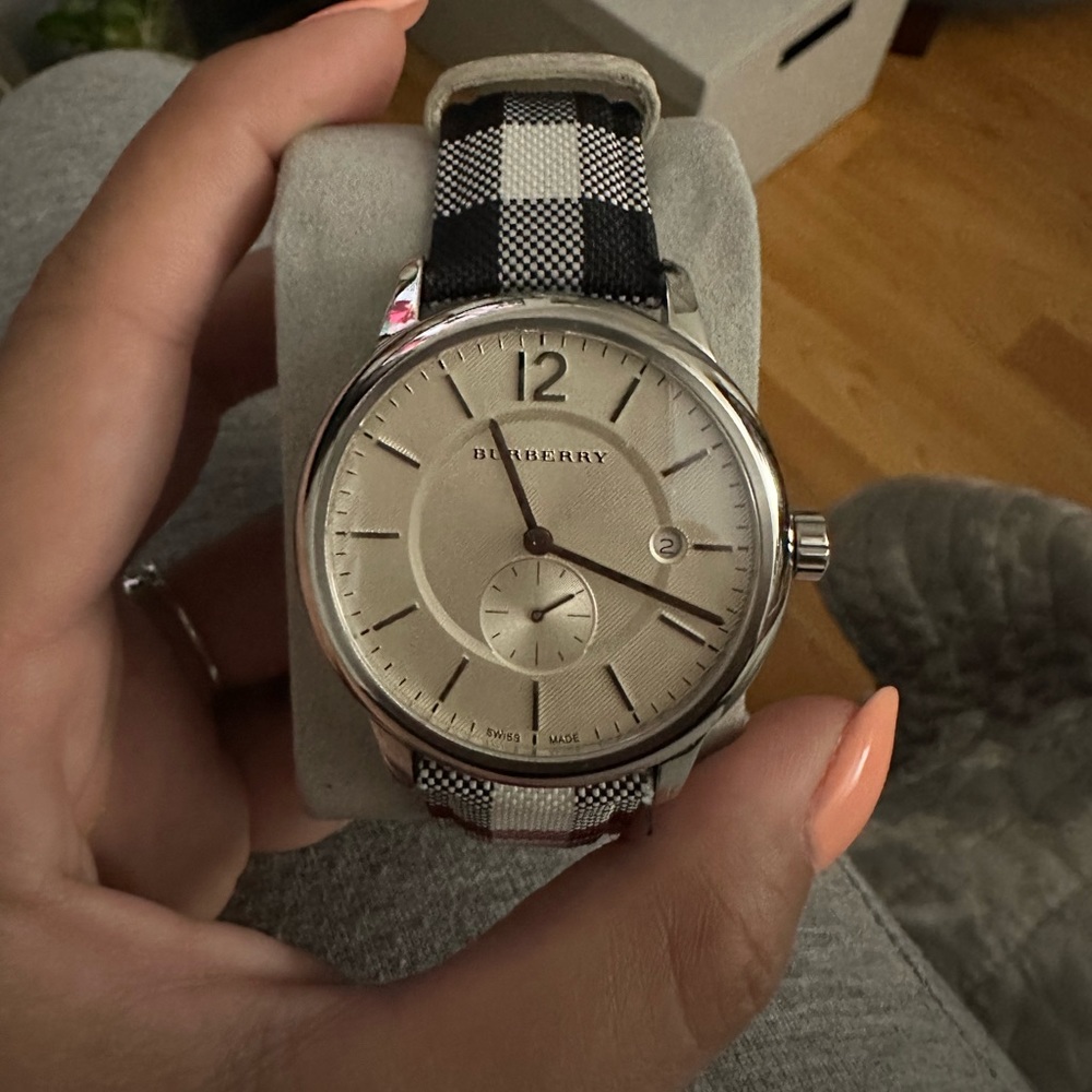 Burberry BU10001. Brand new watch